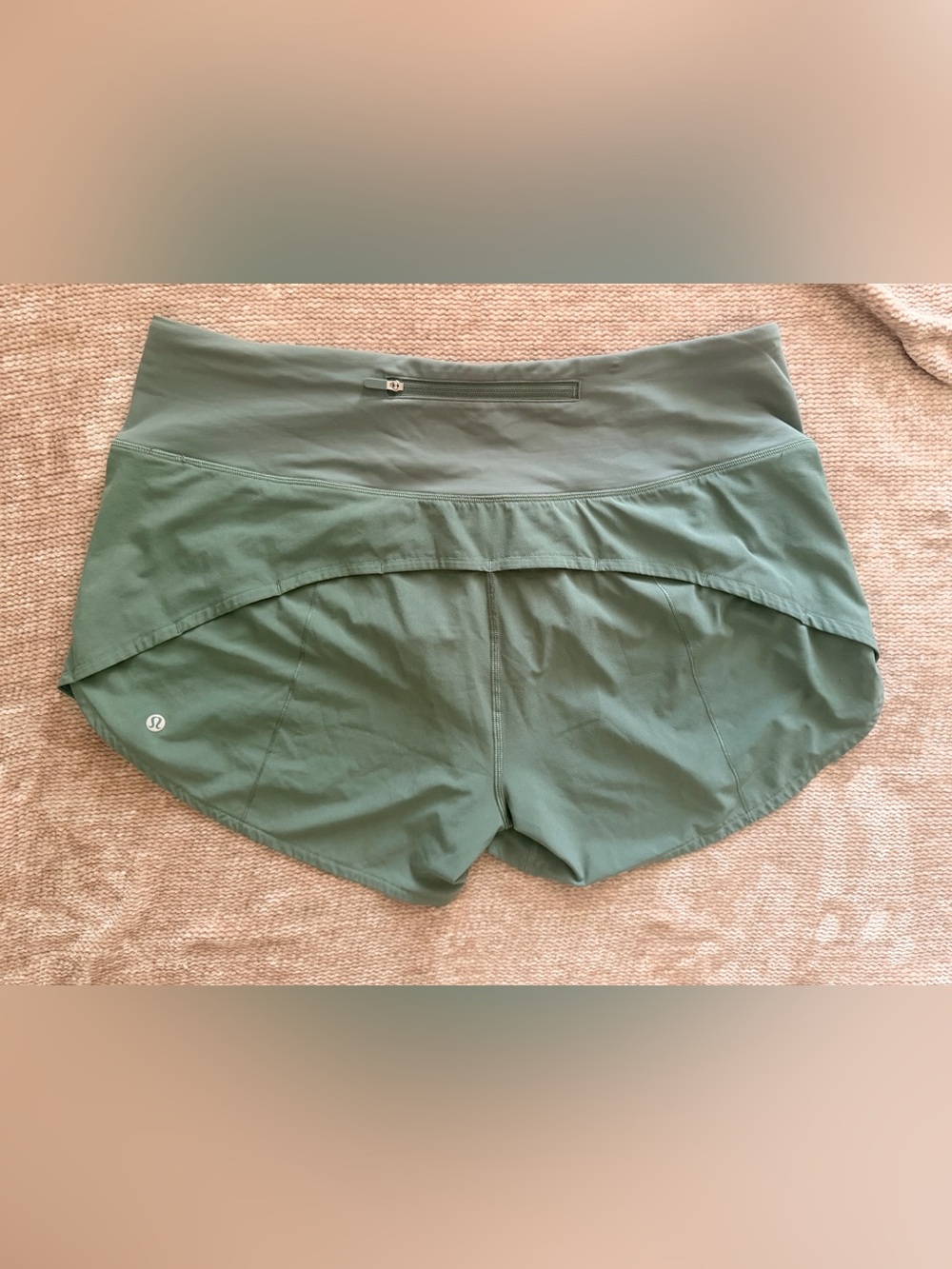 Lululemon Speed Up Shorts, 4 inch inseam in Grey Eucalyptus - Picture 3 of 4